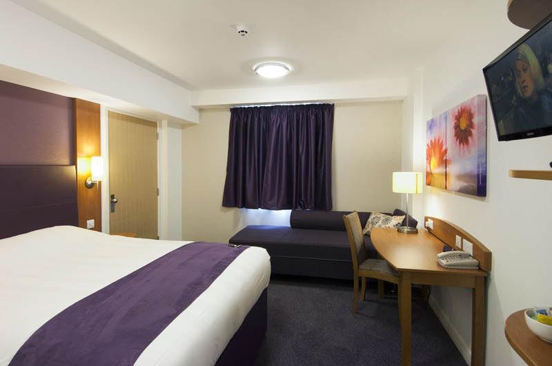 Premier Inn Stoke - Trentham Gardens エクステリア 写真